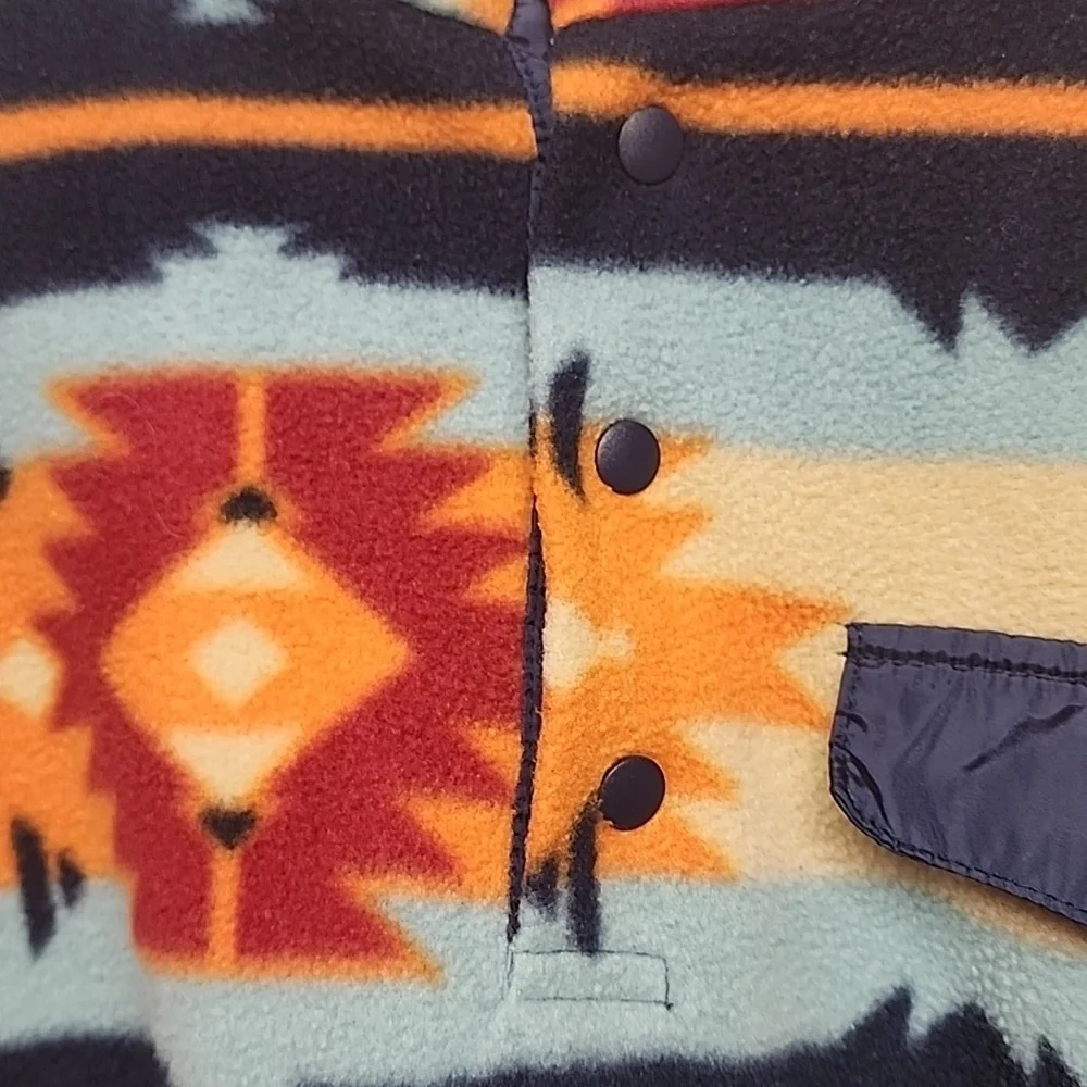 Comox szL tribal print long sleeve one pocket 4 snap pullover jacket. Warm comfy